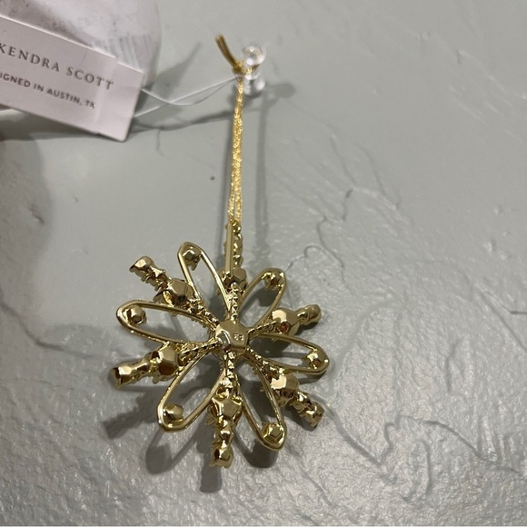 Kendra Scott Snowflake Ornament NWT Gold White - Picture 5 of 8